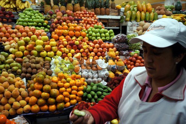 Stand de fruits au marché de Quito marche Quito