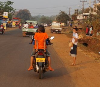 3 sur un scooter