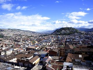 vue depuis la basilique de Quito quito, capitale equateur