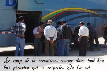 premiere tuile du trip bus péruvien en panne