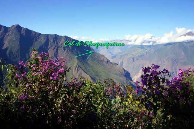 La vue après Maizal sur la vallée et le col du Choque vue col choquequirao