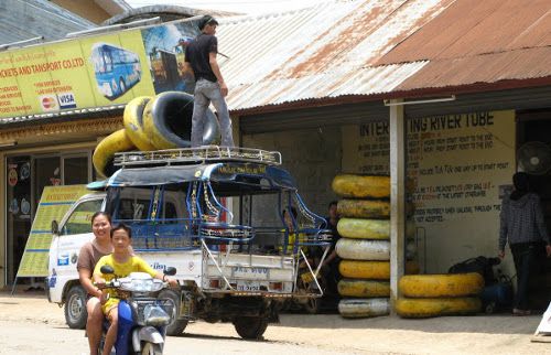 tubing vang-vieng