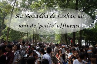 L'attente se fait longue pris dans la foule