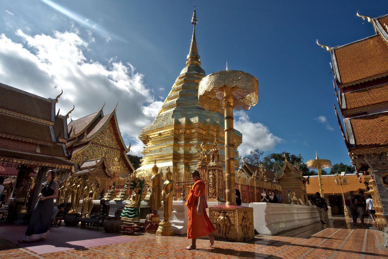 un moment de calme a monk in doi suthep
