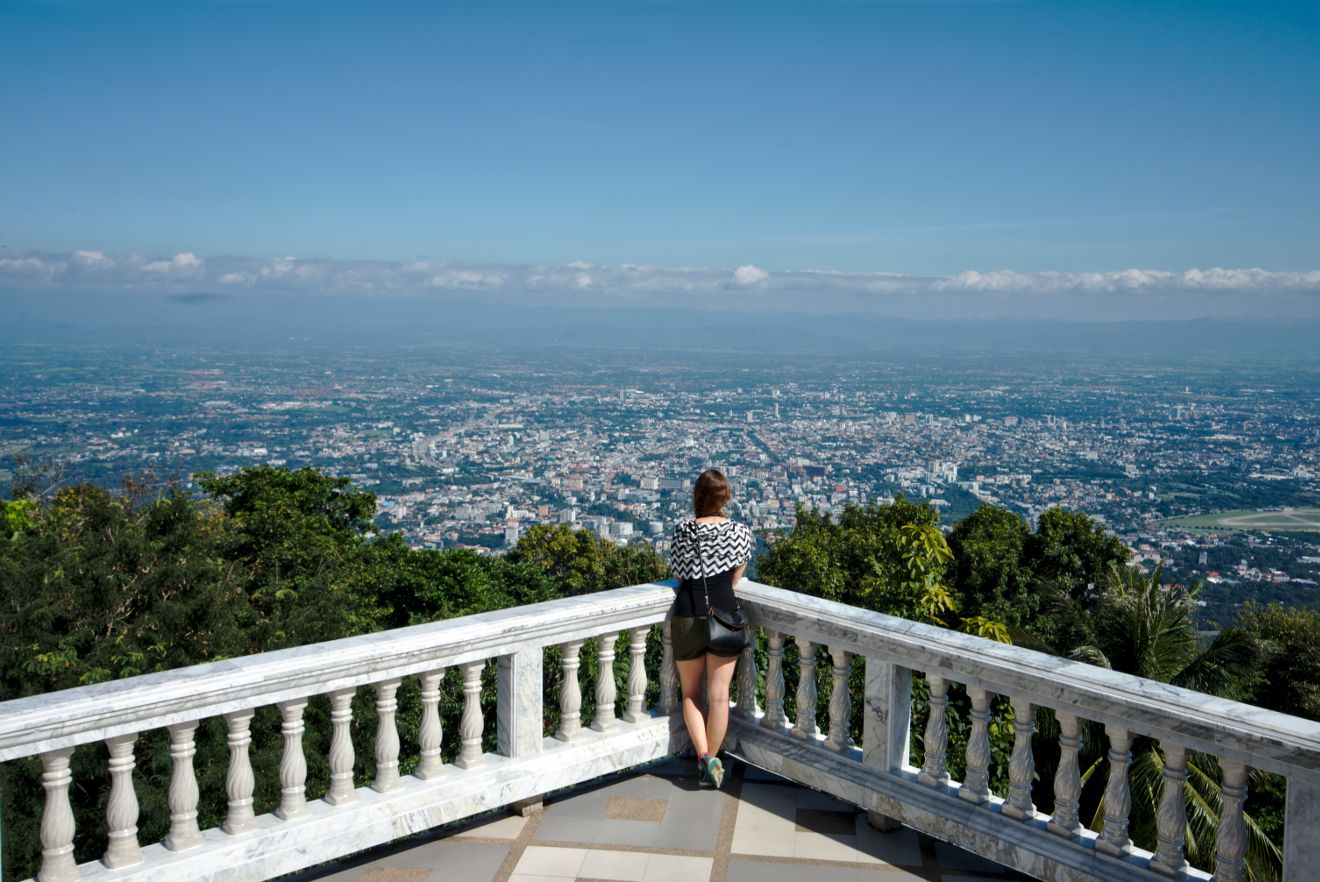 Vue sur Chiang Mai depuis la terrasse de Wat Phra That Doi Suthep