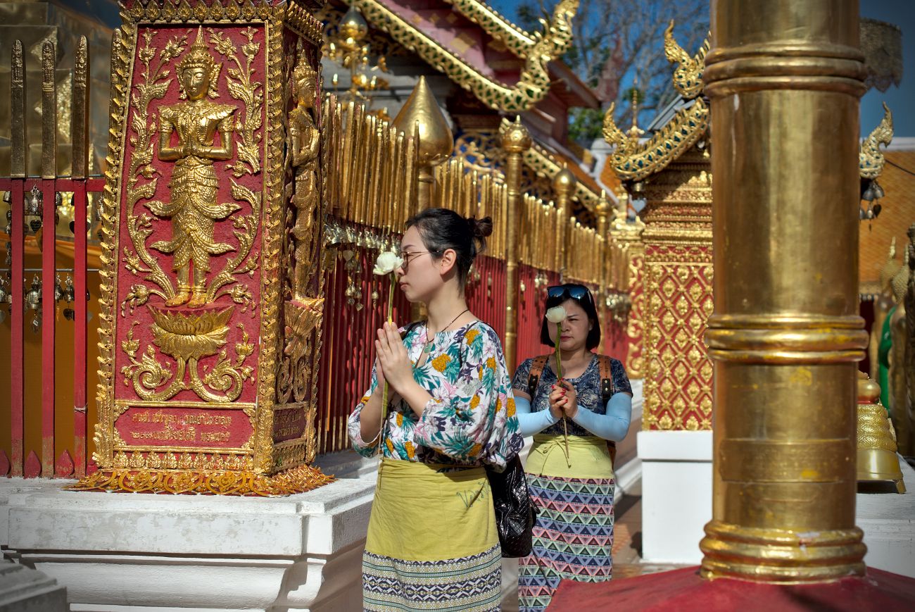 prayer in doi suthep