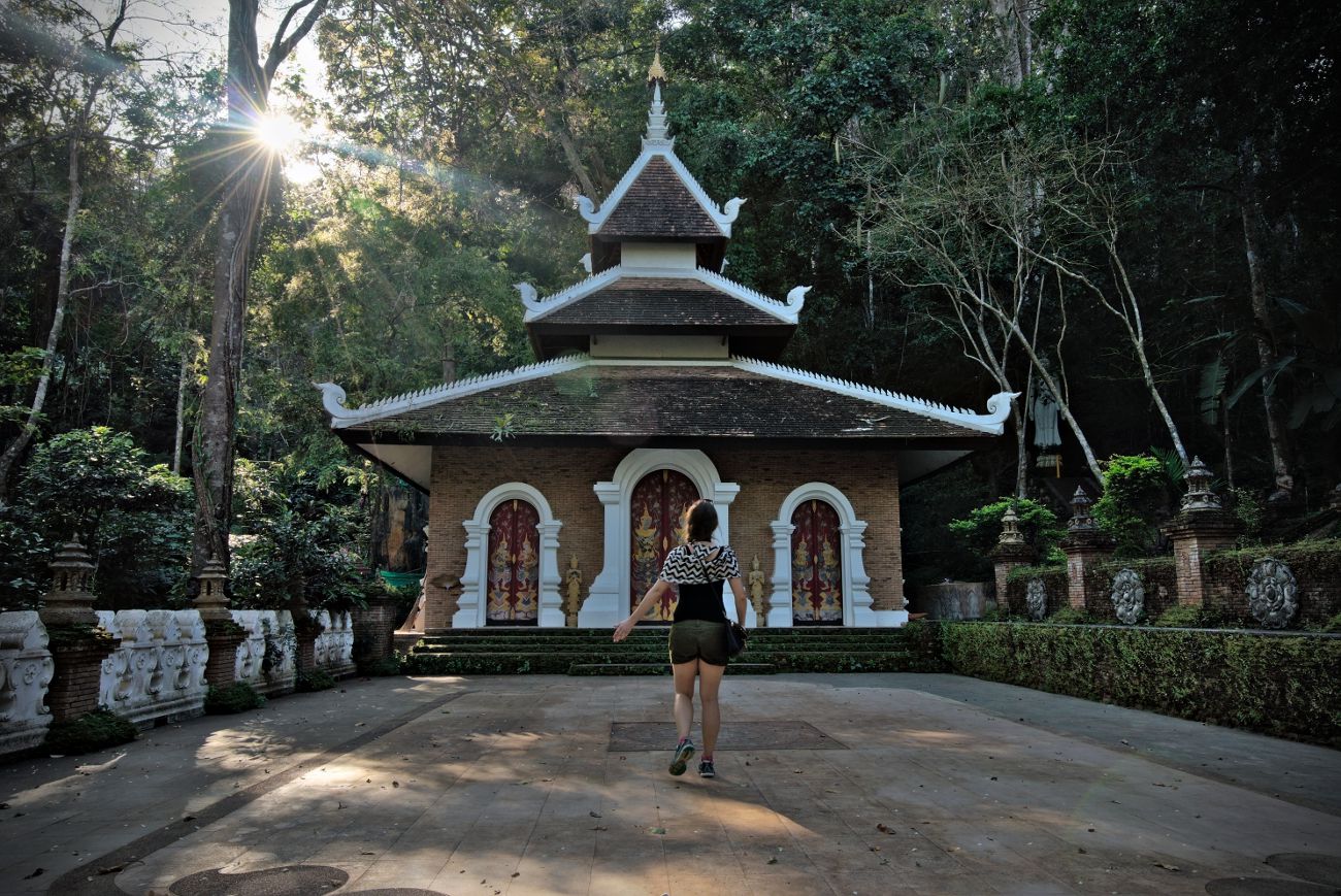 temple thai dans la jungle