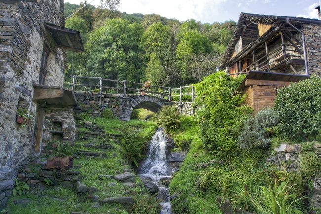 cascade dans le village