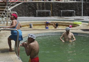 bonnet de bain en plastique