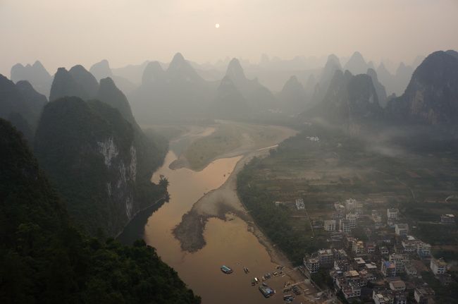 La vue depuis la colline au dessus de notre auberge Xingping