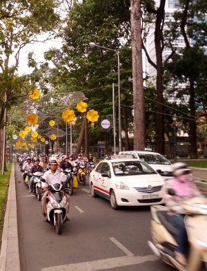 les scooters et taxis de Hanoi