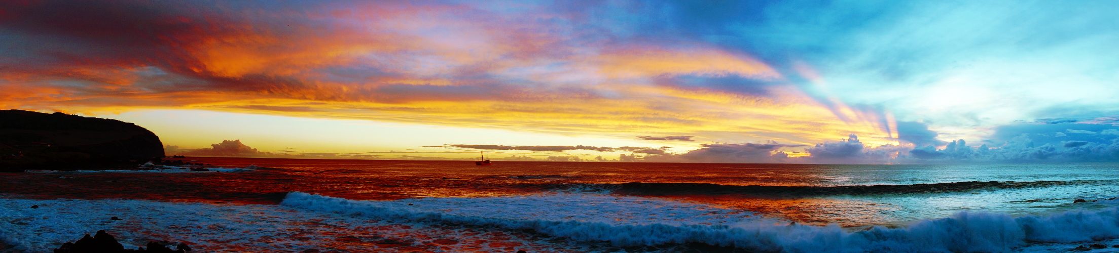 Couché de soleil sur l'ile de Paques