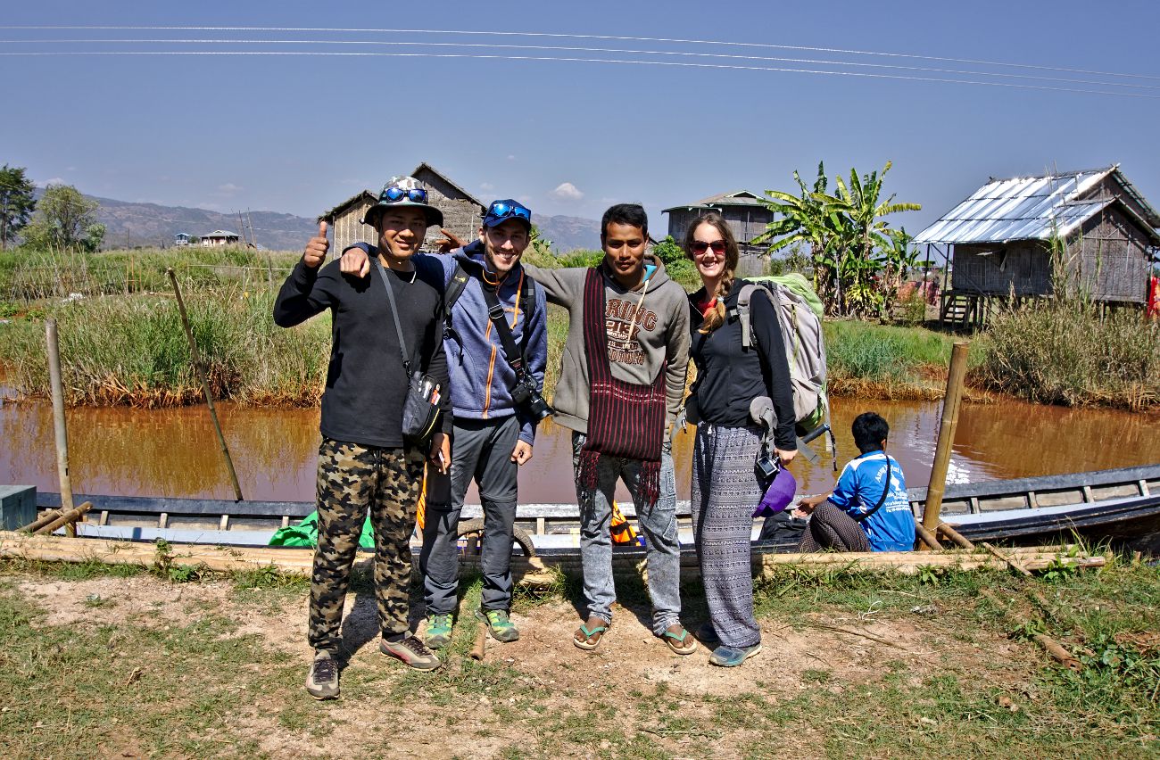 avec notre guide et notre cuistot groupe de trekking inle