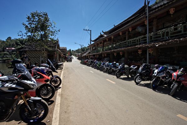 le parking du village scooters in Chiang Mai