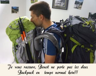 Promis aucun homme n'a été maltraité pendant ce cliché Backpacks' weight
