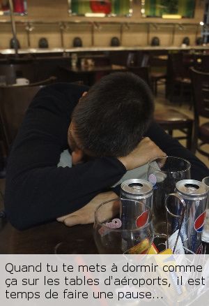 sieste dans un aéroport