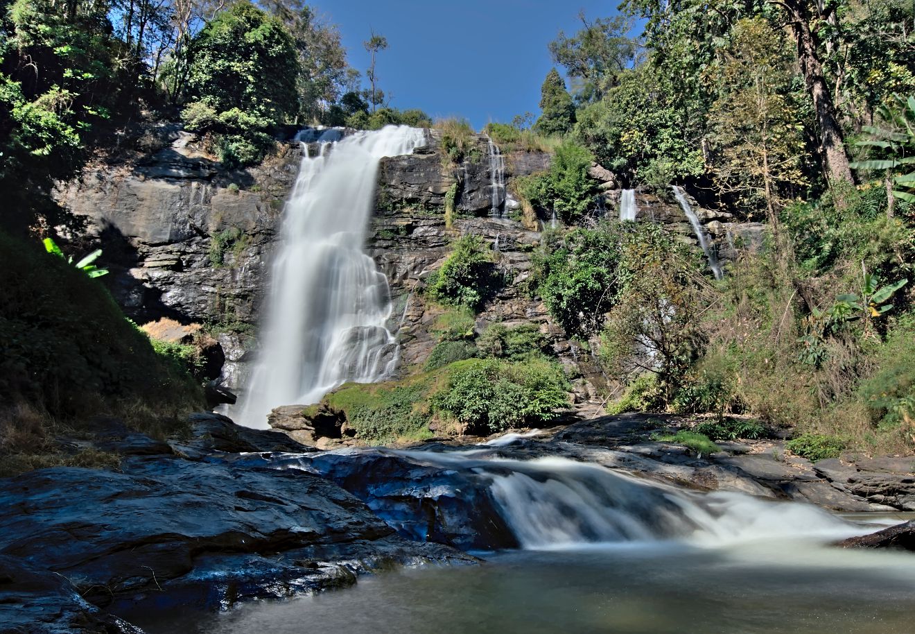 magnifique cascade waterfall in doi inthanon national park