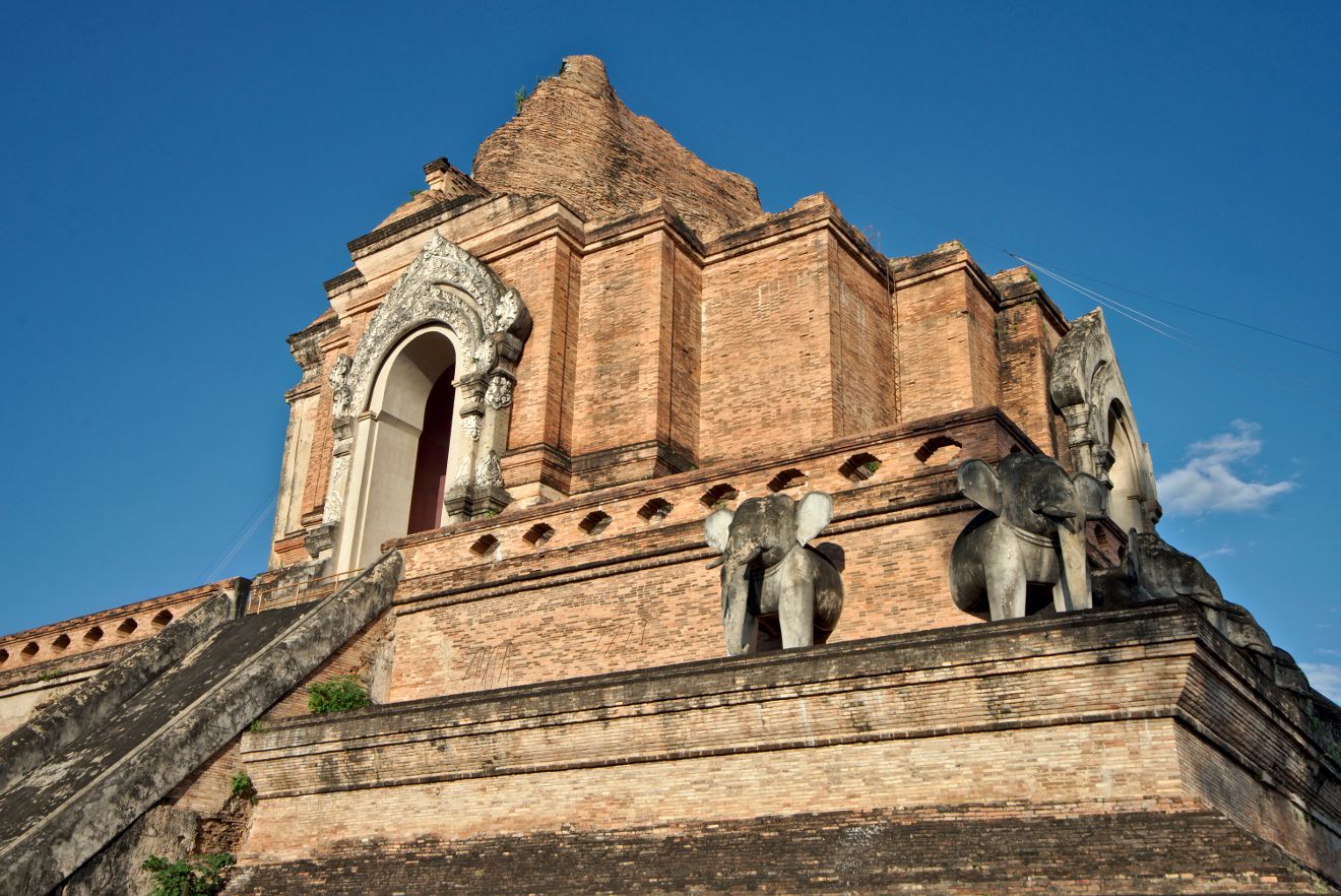 wat chedi luang temple 