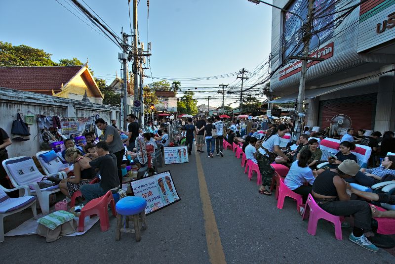 massage in middle of the street