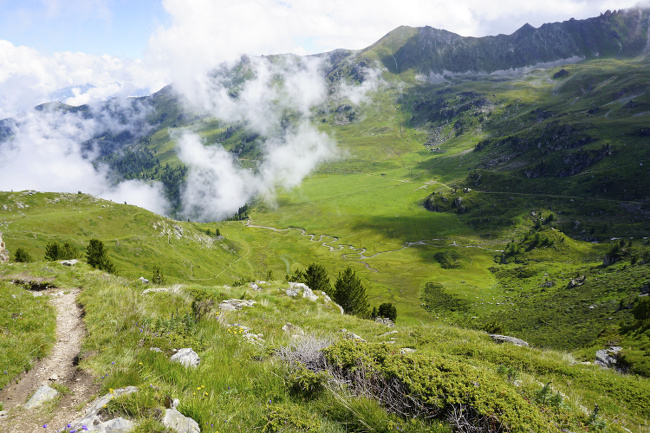 Le spot pique niquede rêve vue dans les alpes suisses