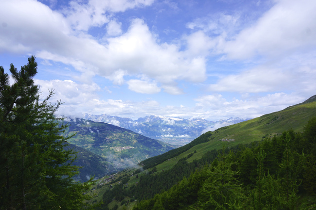 première éclaircie de la journée alpes suisses en Valais