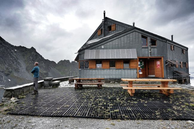 la cabane de panossiere en valais