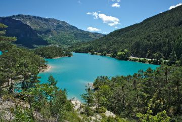 Le lac de Castillon dans le parc naturel du Verdon verdon lac de castillon