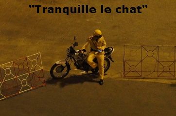 policier en pause au Vietnam