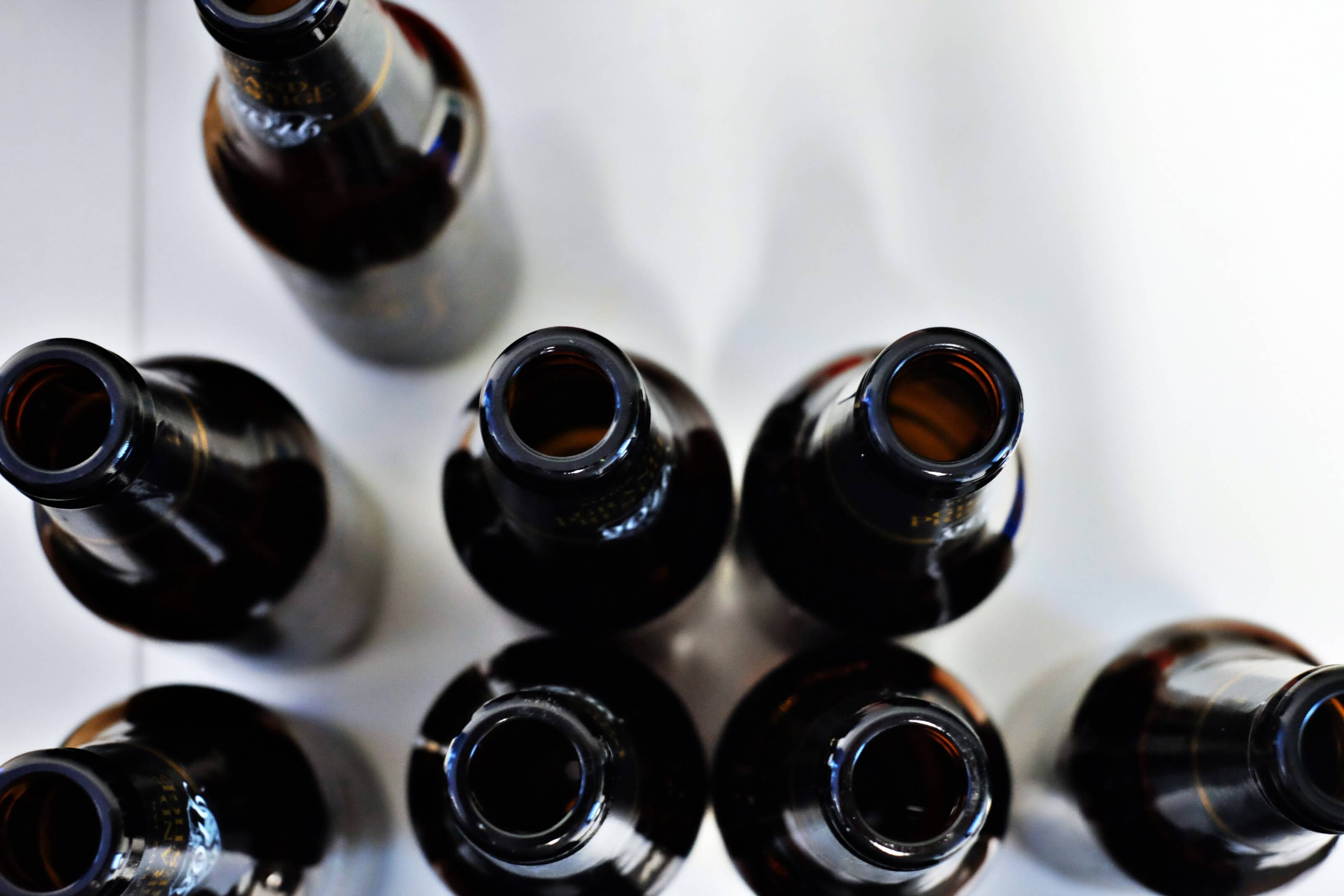 bouteilles de vin rouge