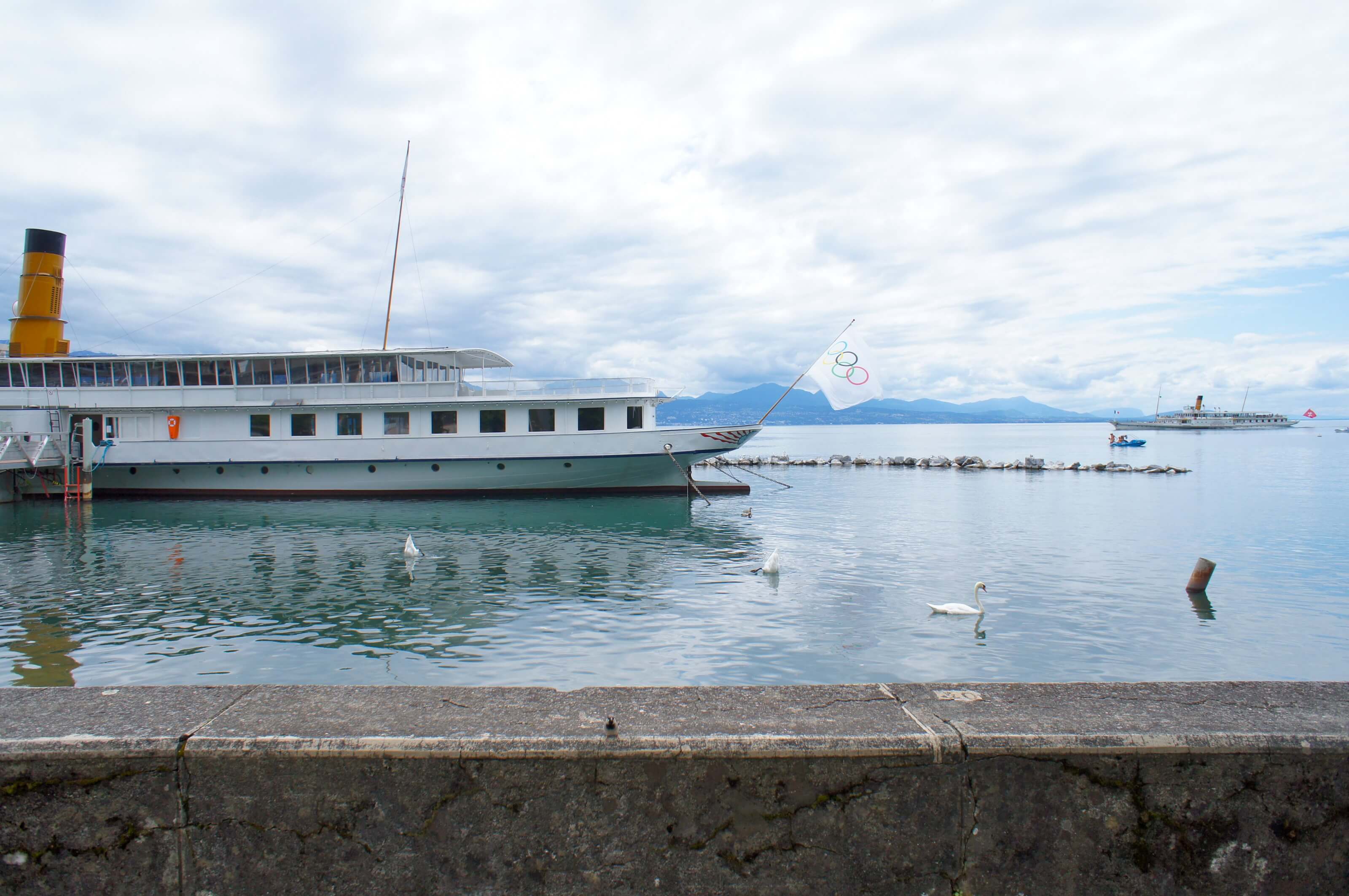 bateau CGN sur le léman