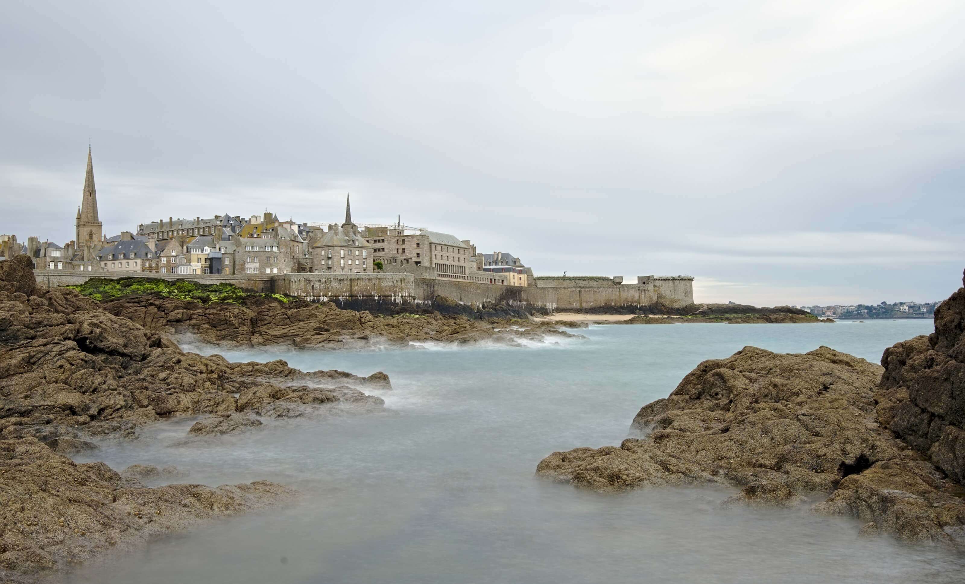 keresés single women on saint- malo)