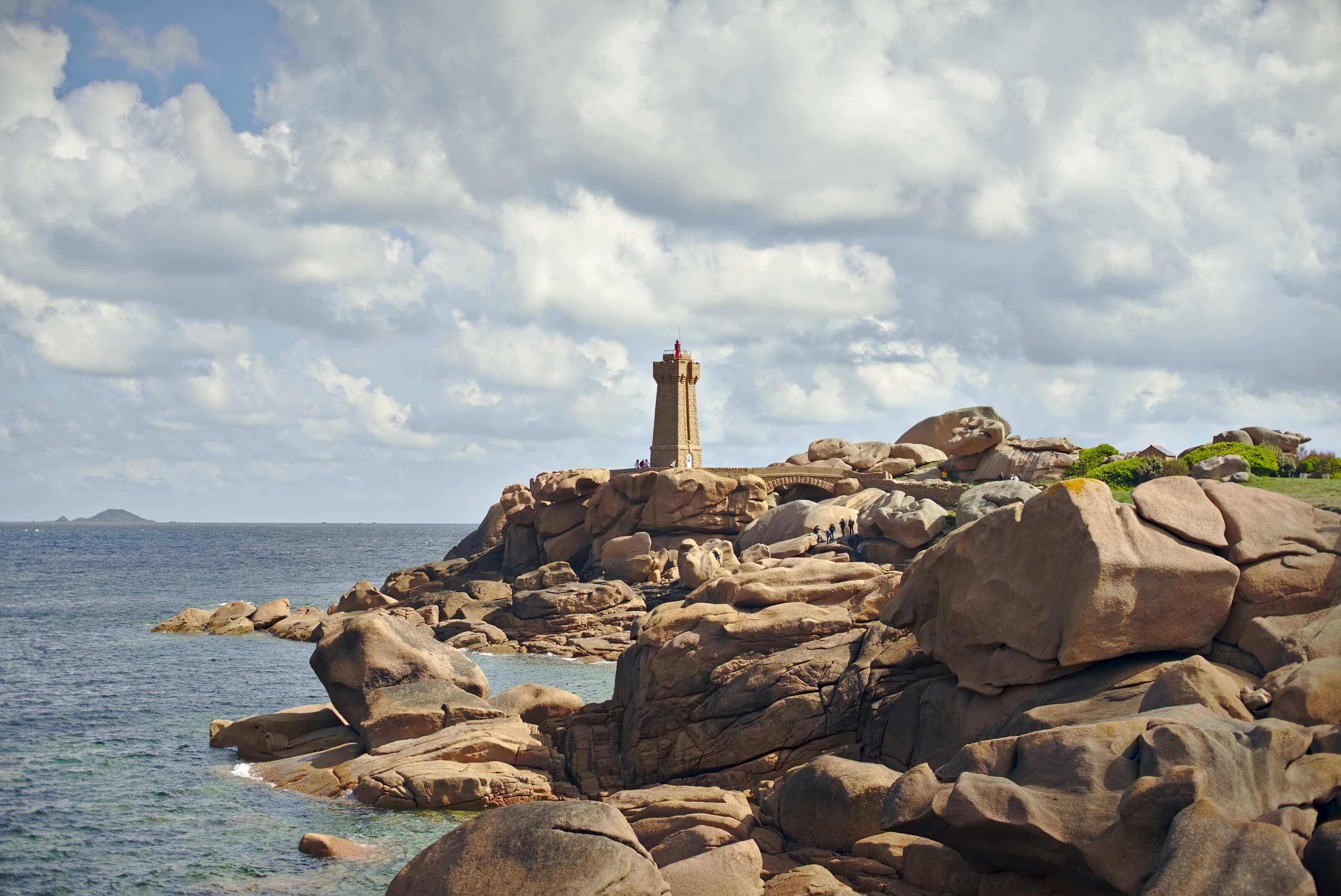 maen Ruz lighthouse