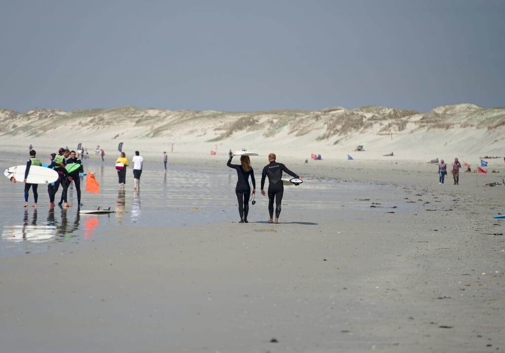 surfeurs plage de la torche