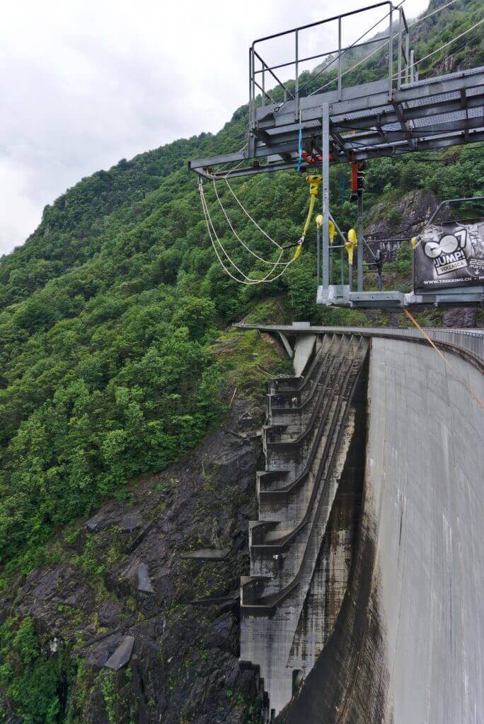 saut à l'élastique james bond