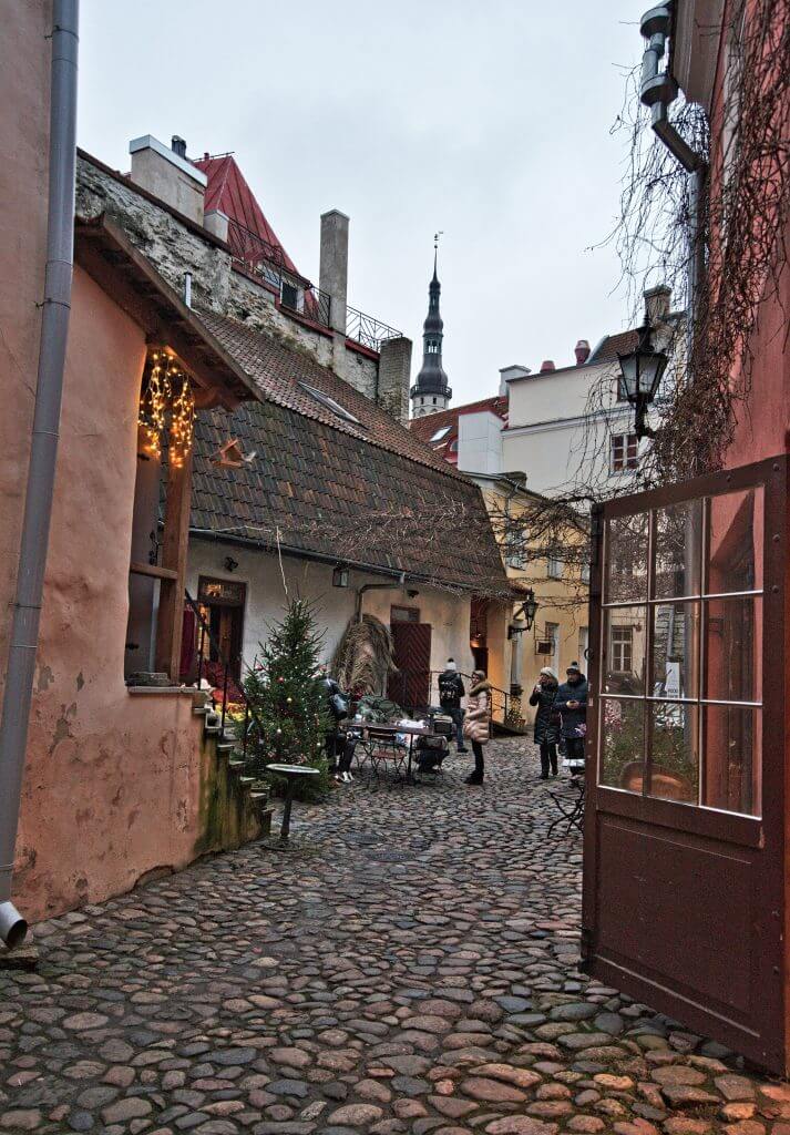 master's courtyard tallinn