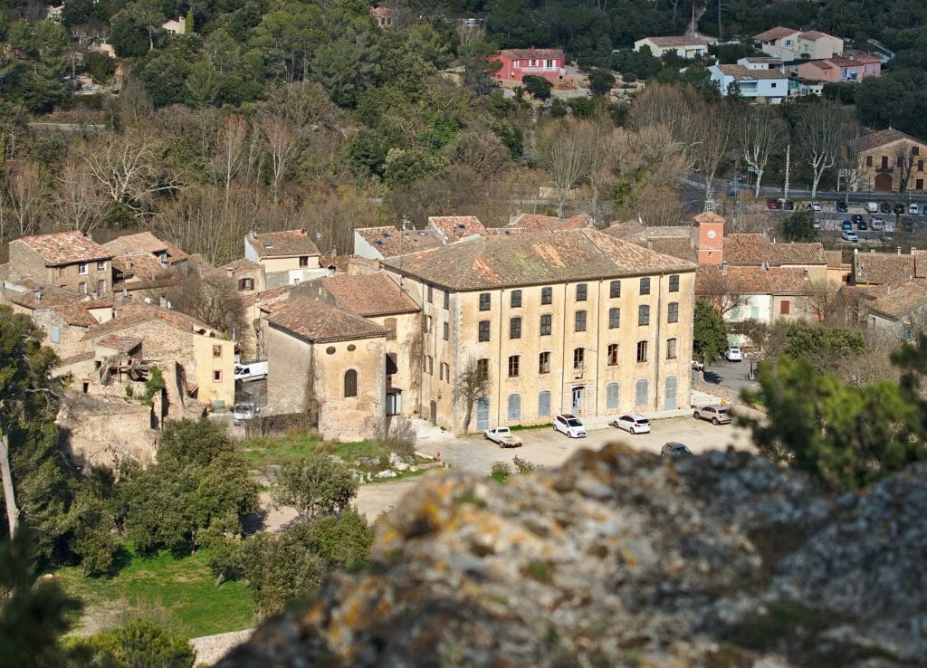 village sillans la cascade