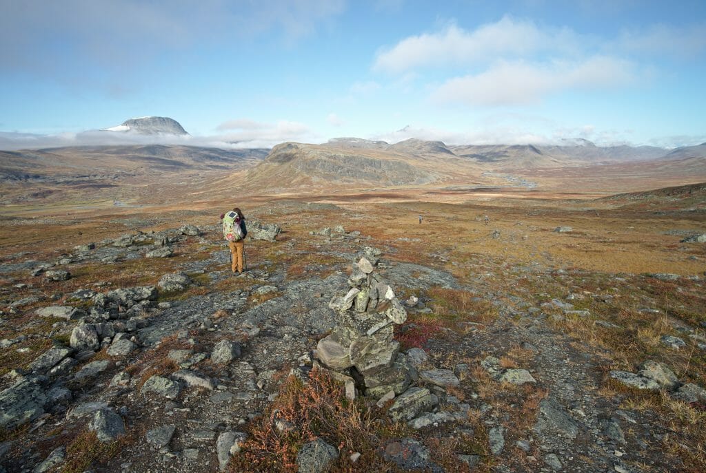 hiking down towards sälka