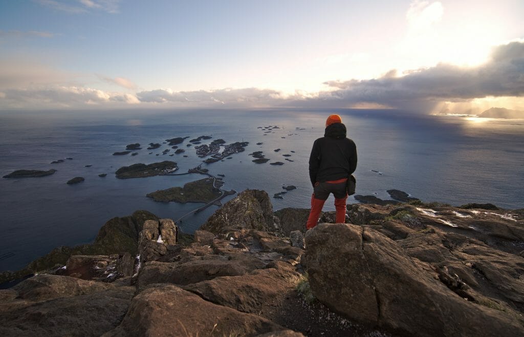 festvagtind-henningsvaer-sommet