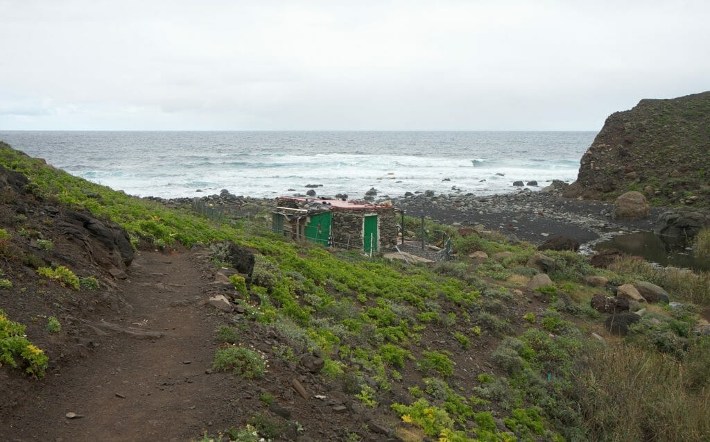 bivouac sur la plage dans l'anaga