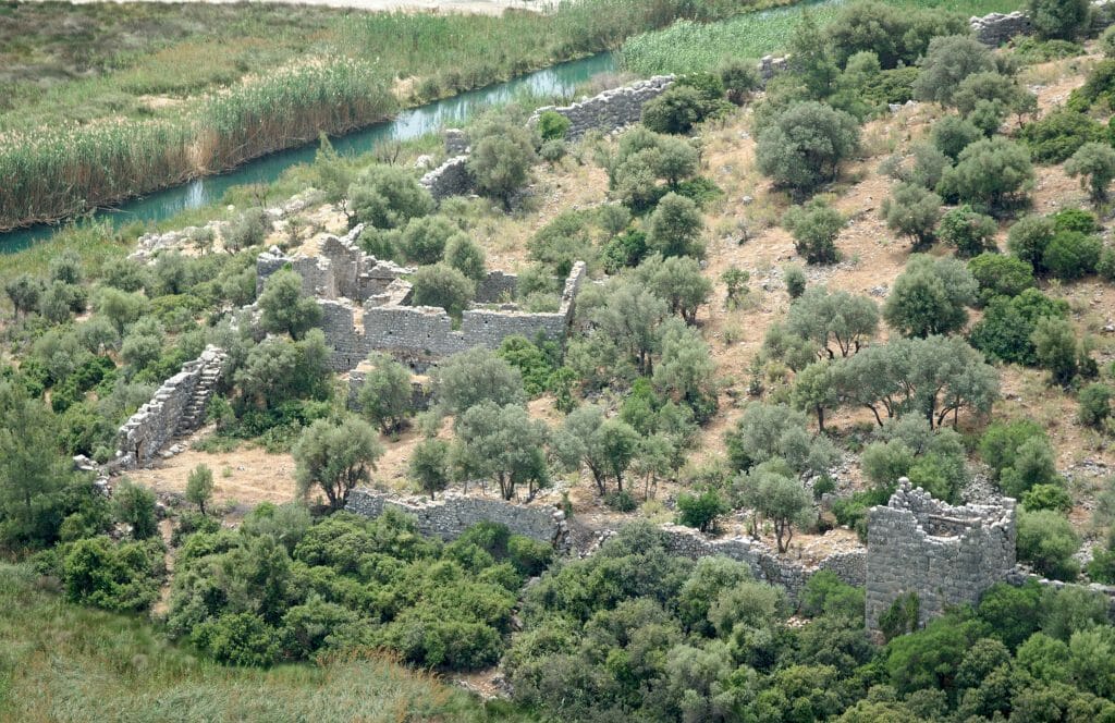 ruines de pynai vues d'en-haut