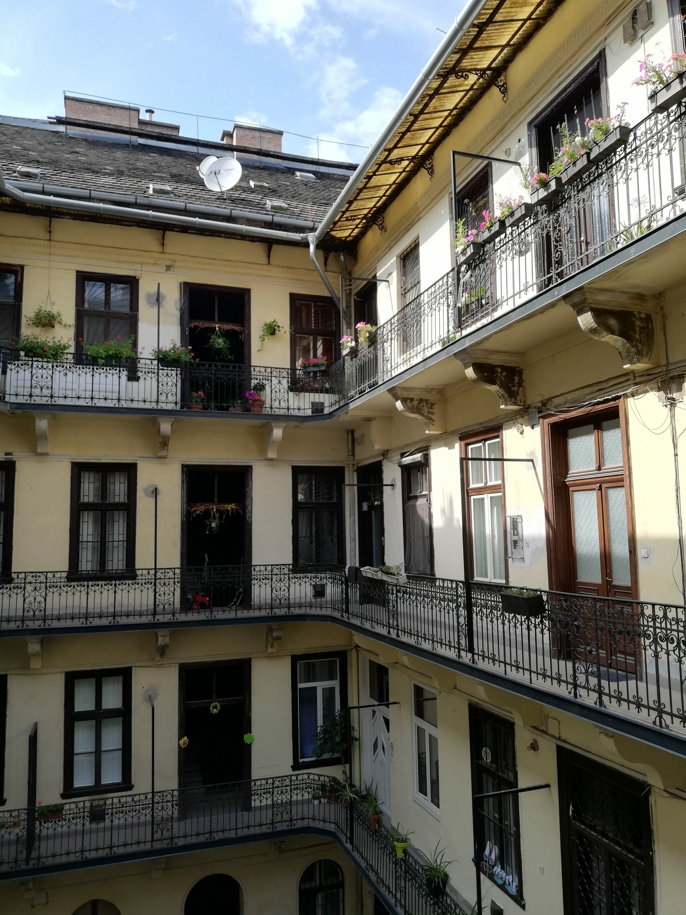 sunny rooms, cour intérieur