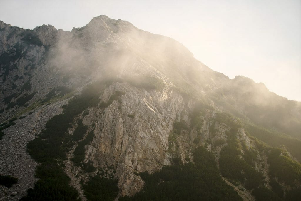 nuages et montagnes