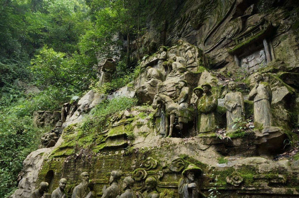 sculpture dans la roche