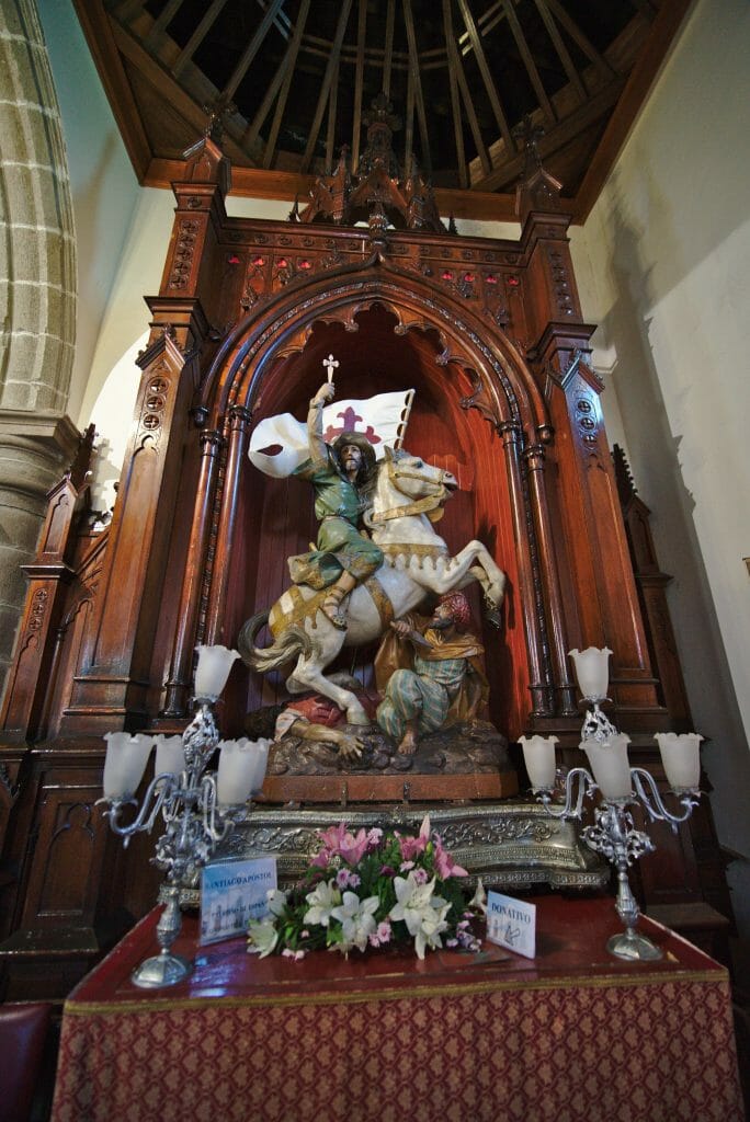 santiago statue