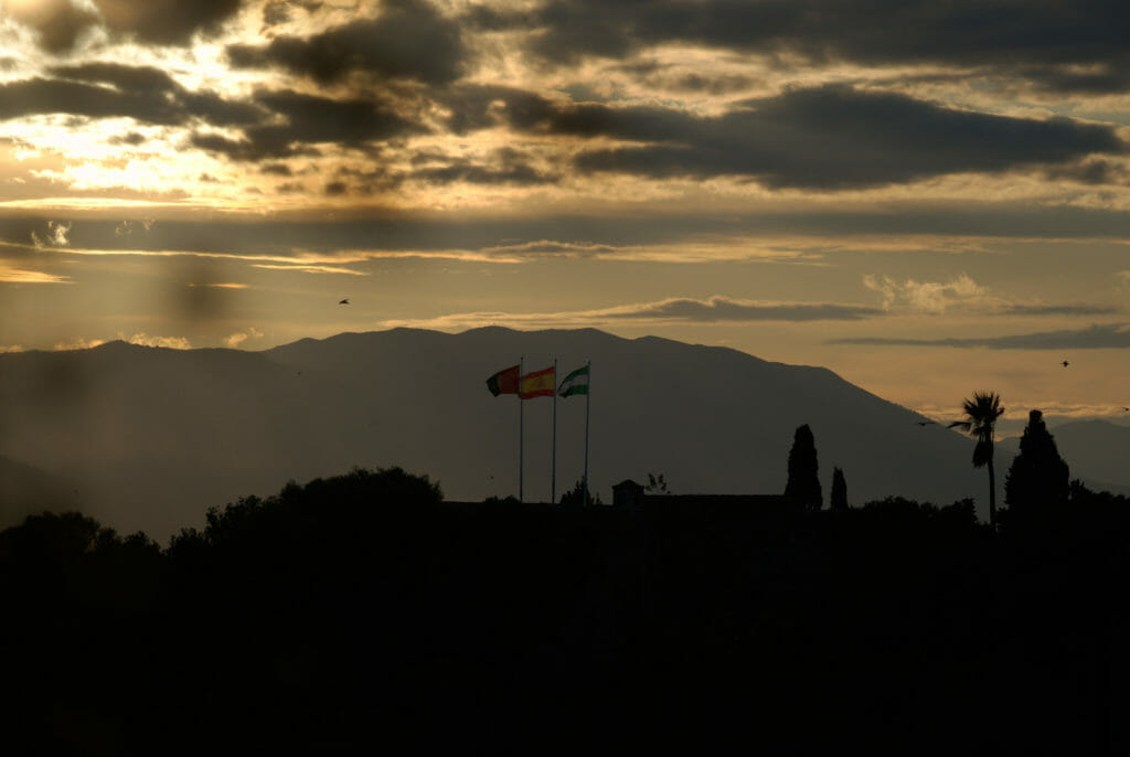 vue sur le château de Gibralfaro au coucher du soleil