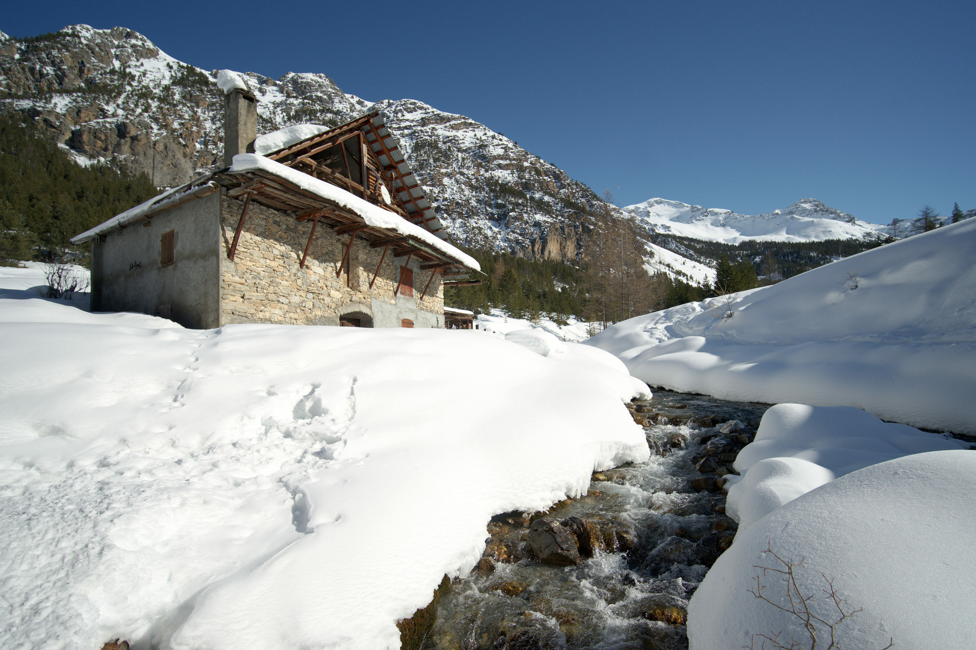 snowshoe trail in cervieres