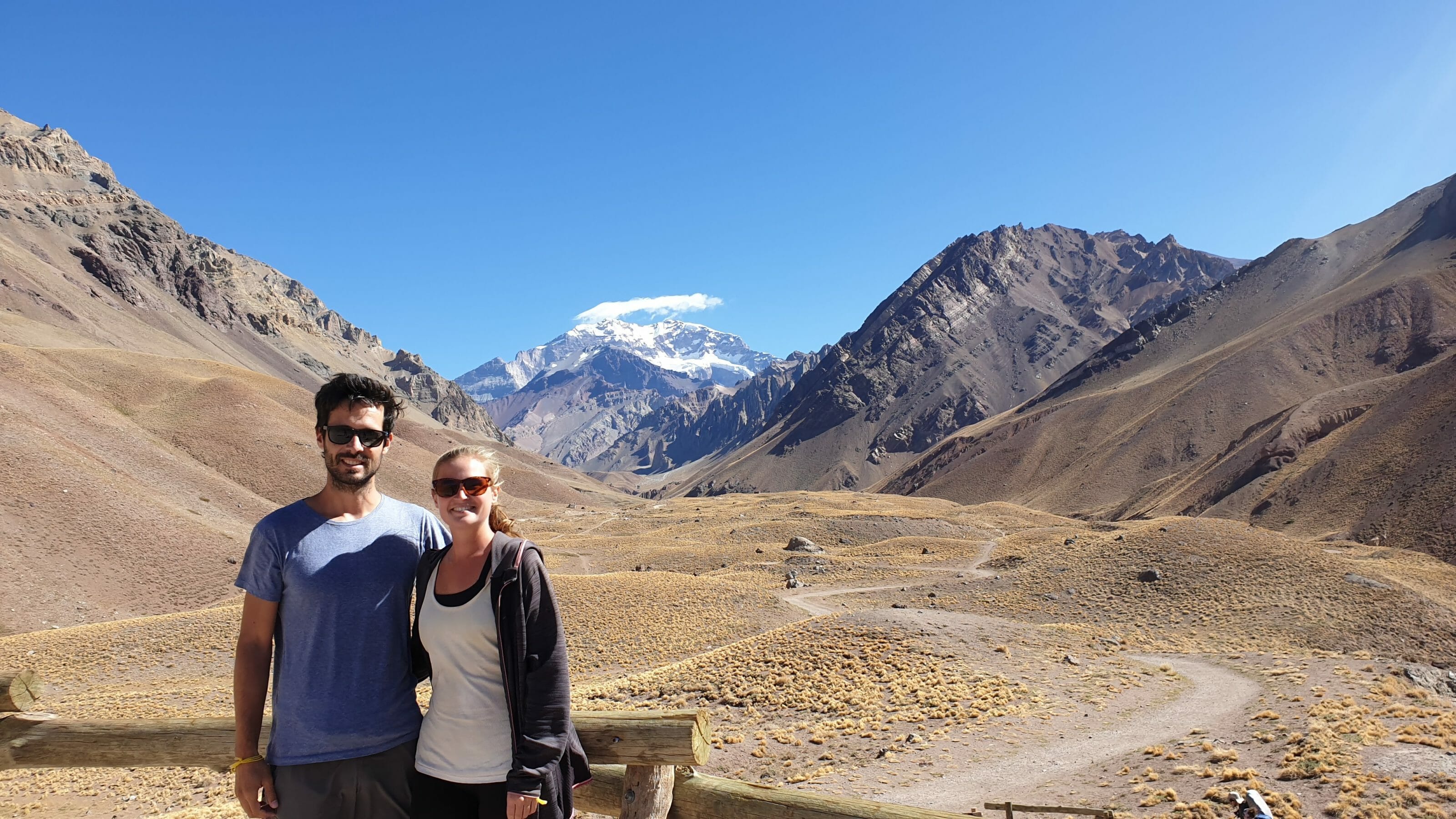 Cécile et Quentin devant l'Aconcagua en Argentine