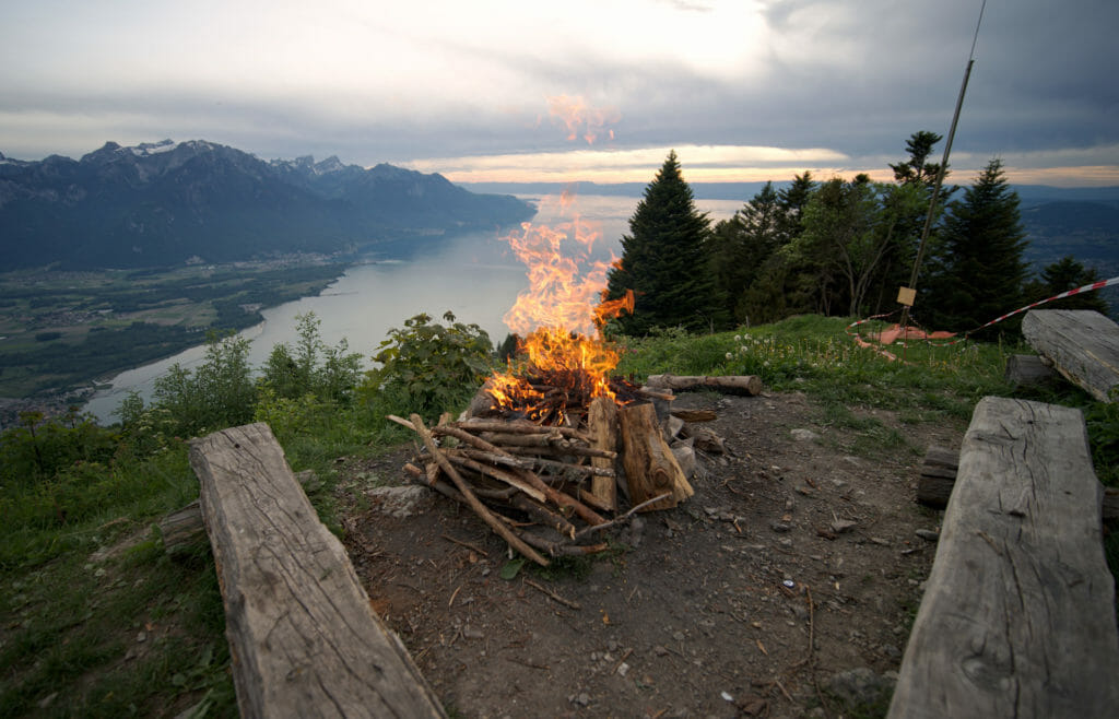 feu au-dessus du léman