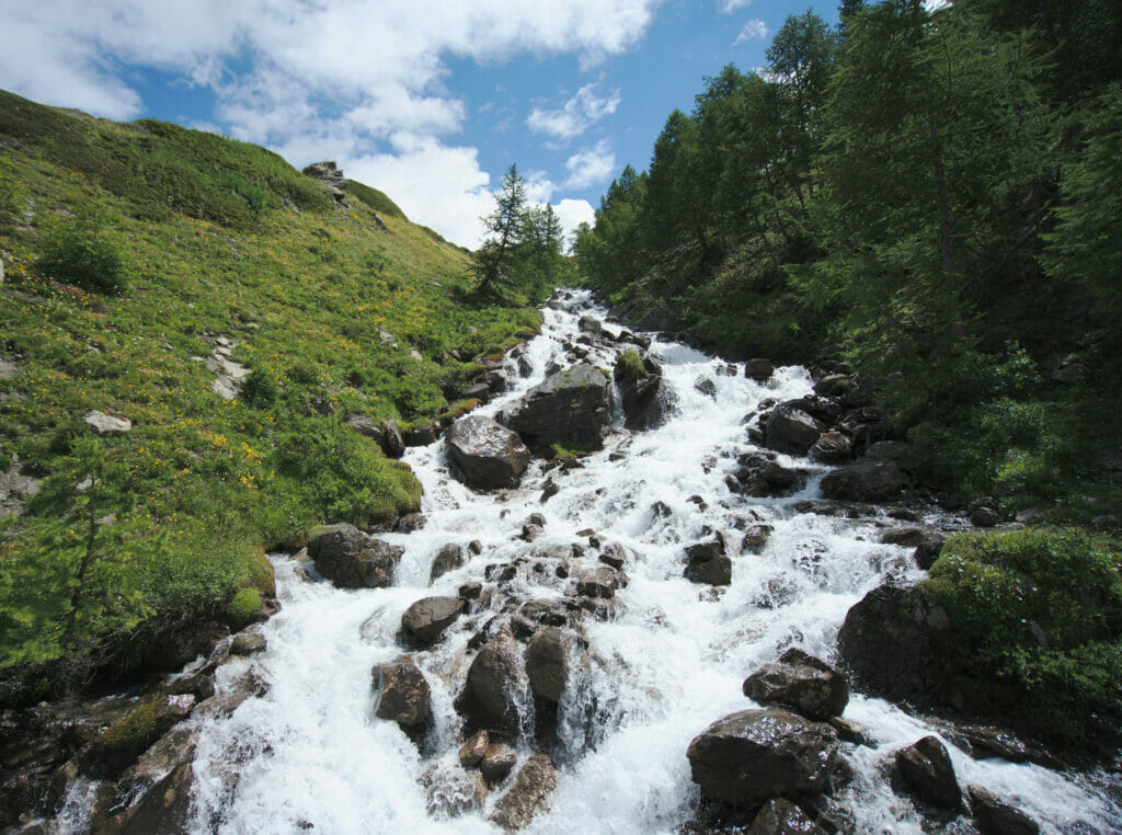 rivière en montagne