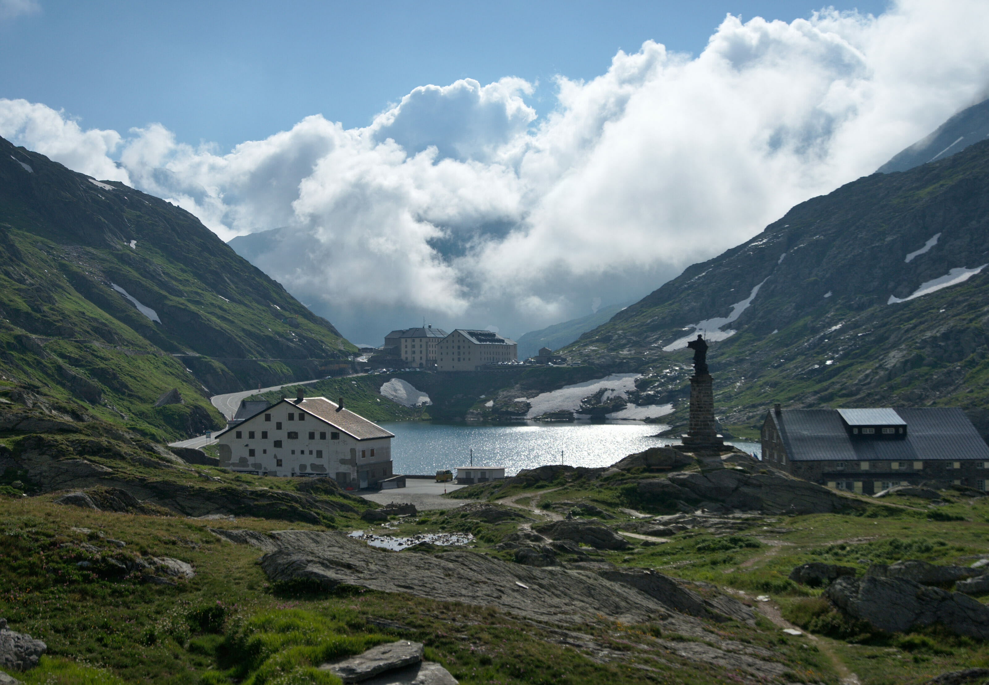A beautiful hike to the Lacs de Fenêtre from the Grand Saint
